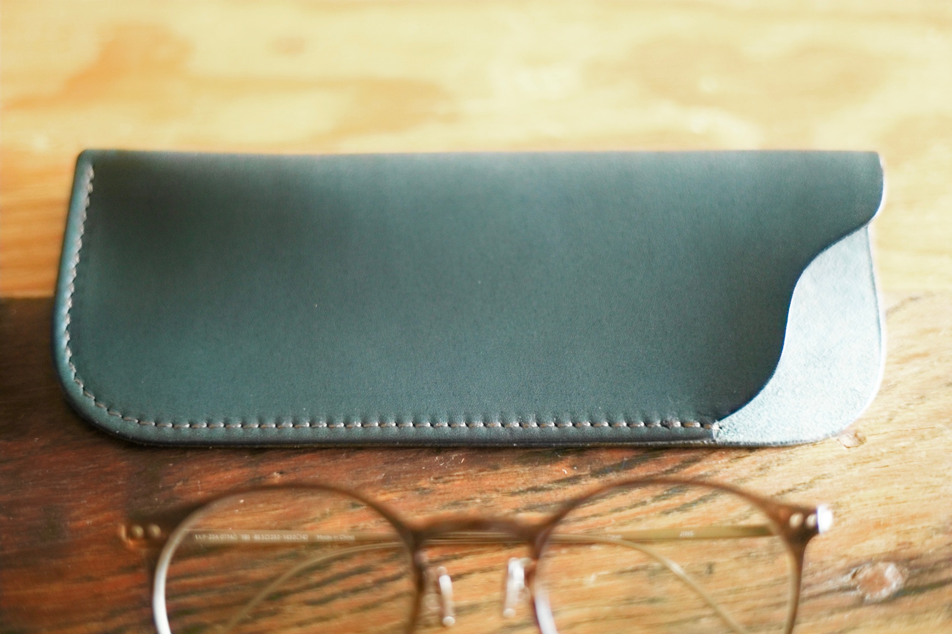 イタリアンレザーのメガネケース　ターコイズ